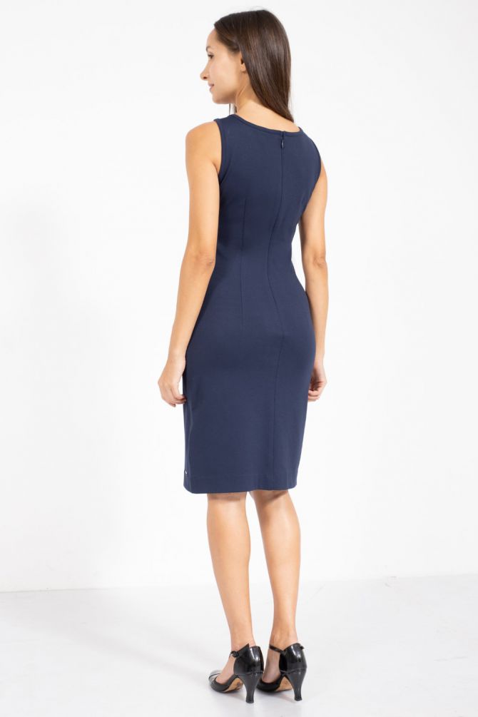 שמלה בגזרה צמודה עם רוכסן בגב