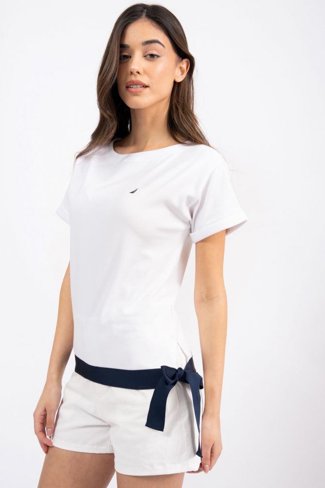 טי שירט עם רקמת לוגו וקשירה בצד