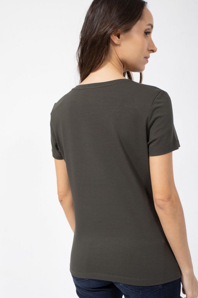 טי שירט עם הדפס לוגו המותג בשילוב קטיפה