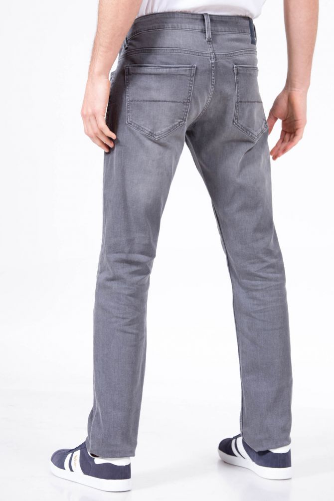 ג’ינס סטרץ בגזרת SLIM