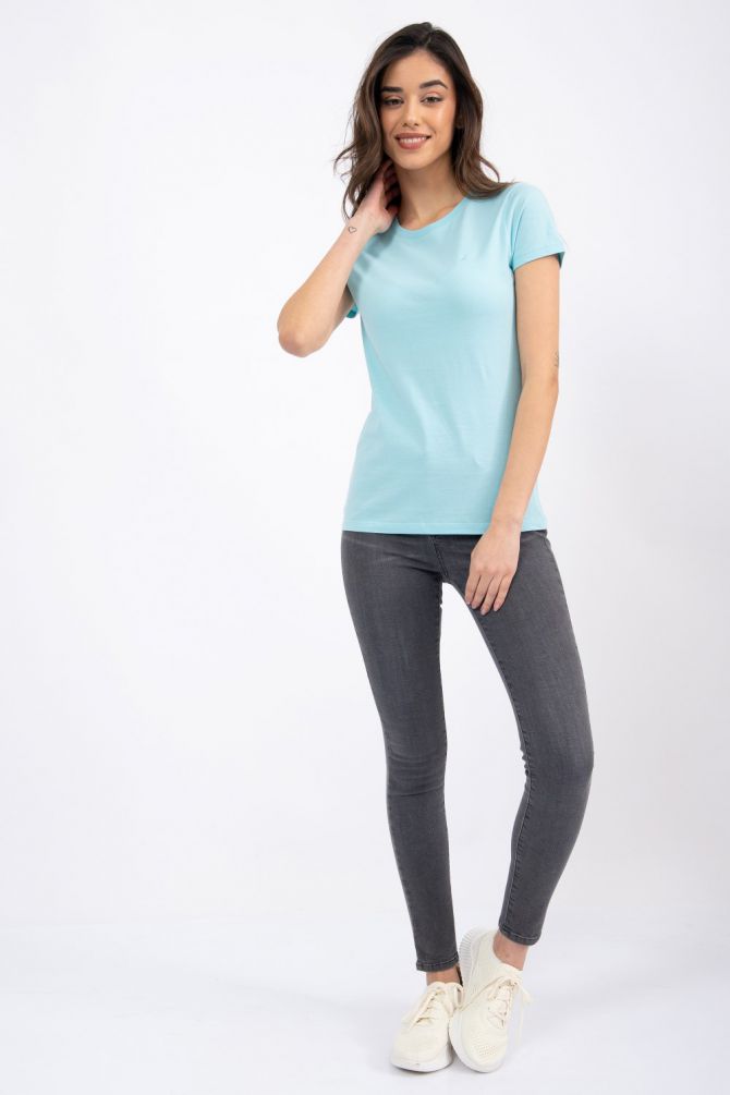 טי שירט עם מפתח צוואר עגול