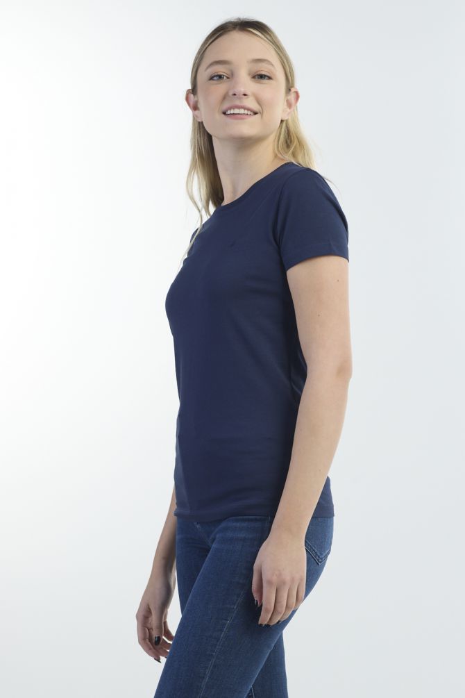 טי שירט עם מפתח צוואר עגול