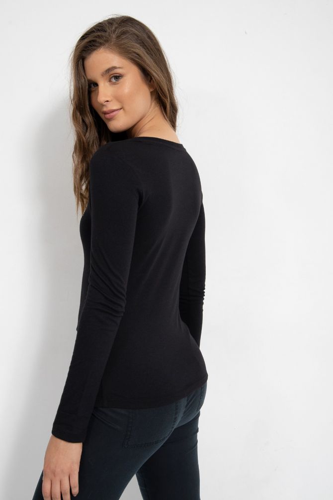 טי שירט מחשוף וי עם לוגו נאוטיקה ניטים