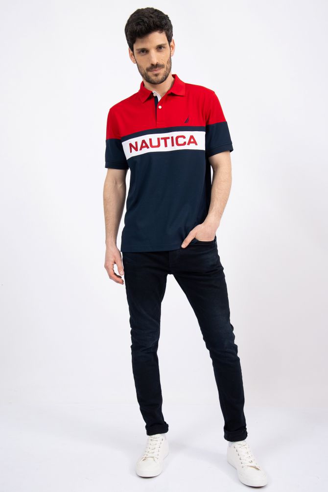 חולצת פולו מבד מנדף זיעה עם לוגו