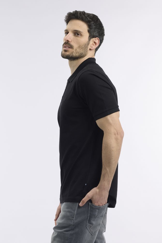חולצת פולו עם צווארון כפתורים לגבר