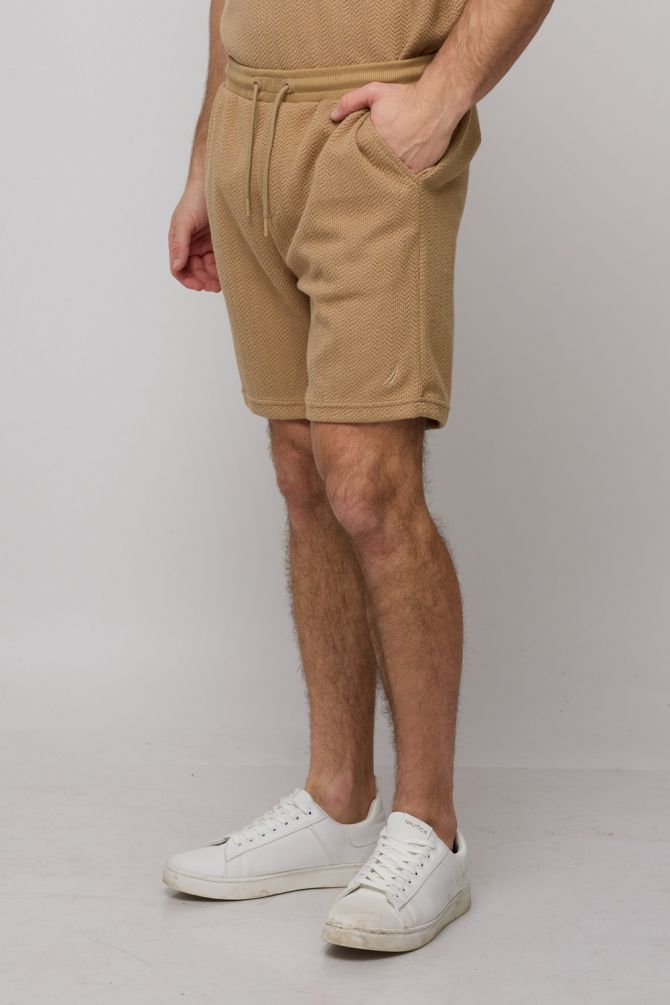 מכנסיים קצרים לגברים
