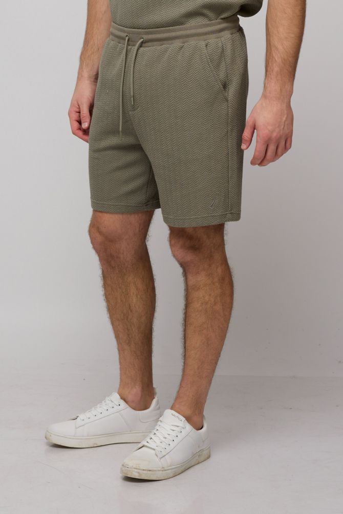 מכנסיים קצרים לגברים