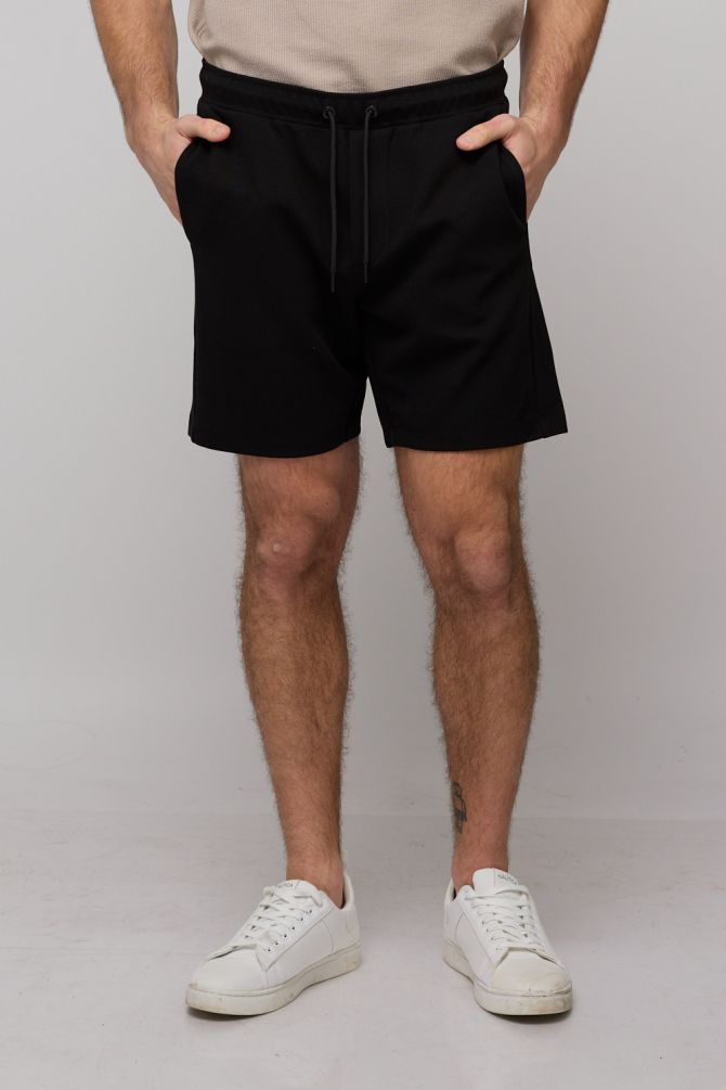 מכנסיים קצרים לגברים