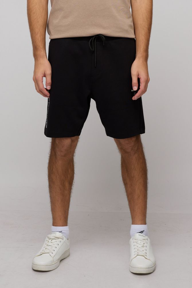 מכנסיים קצרים לגברים