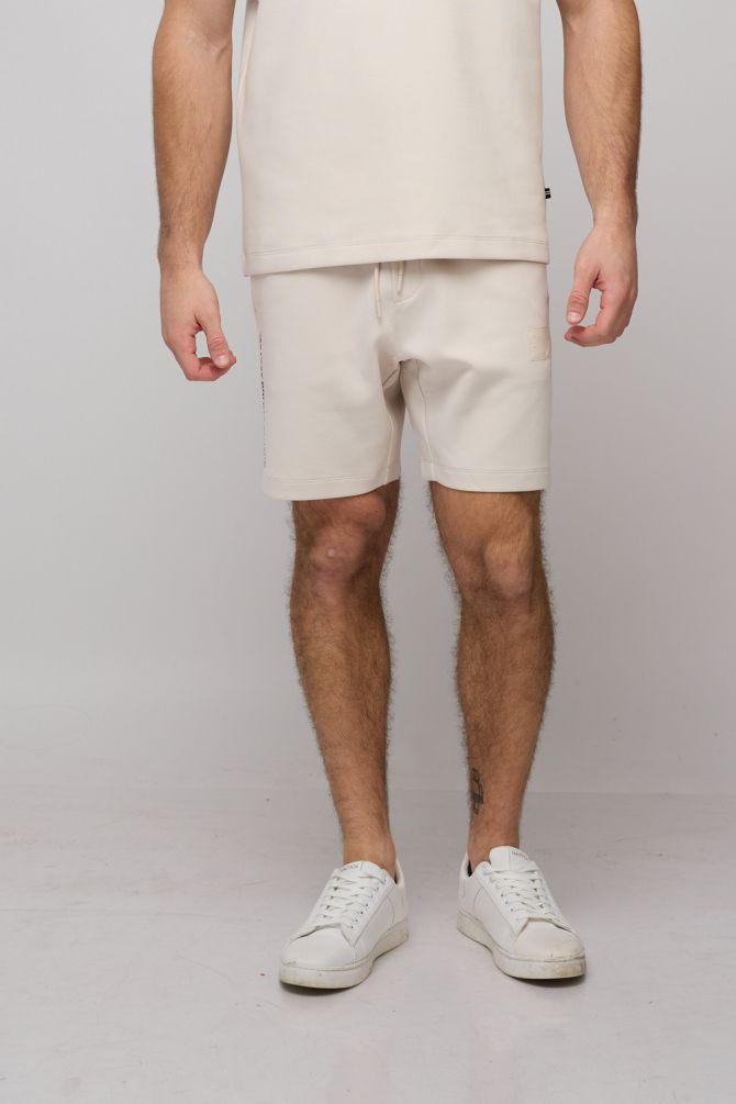 מכנסיים קצרים לגברים