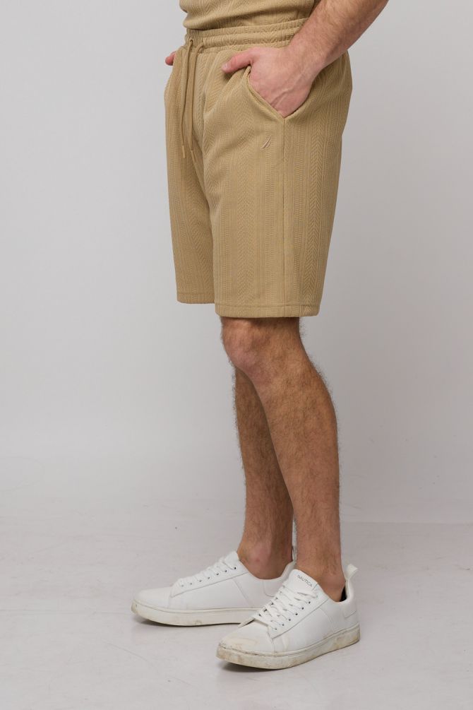 מכנסיים קצרים לגברים