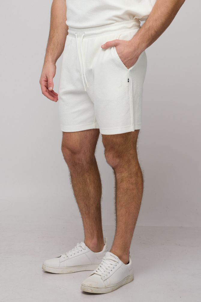 מכנסיים קצרים לגברים