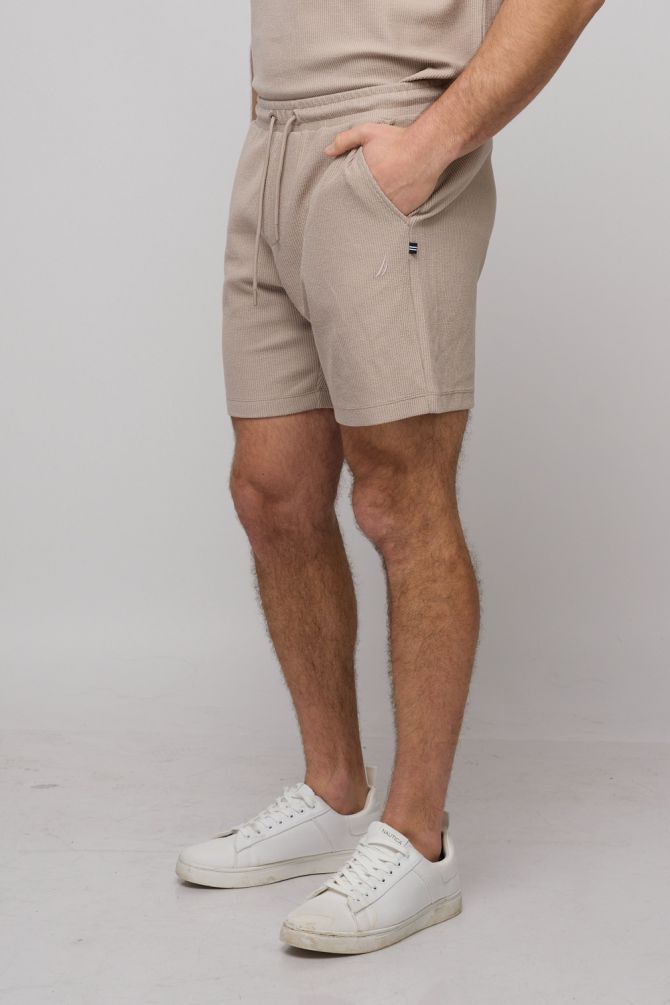 מכנסיים קצרים לגברים