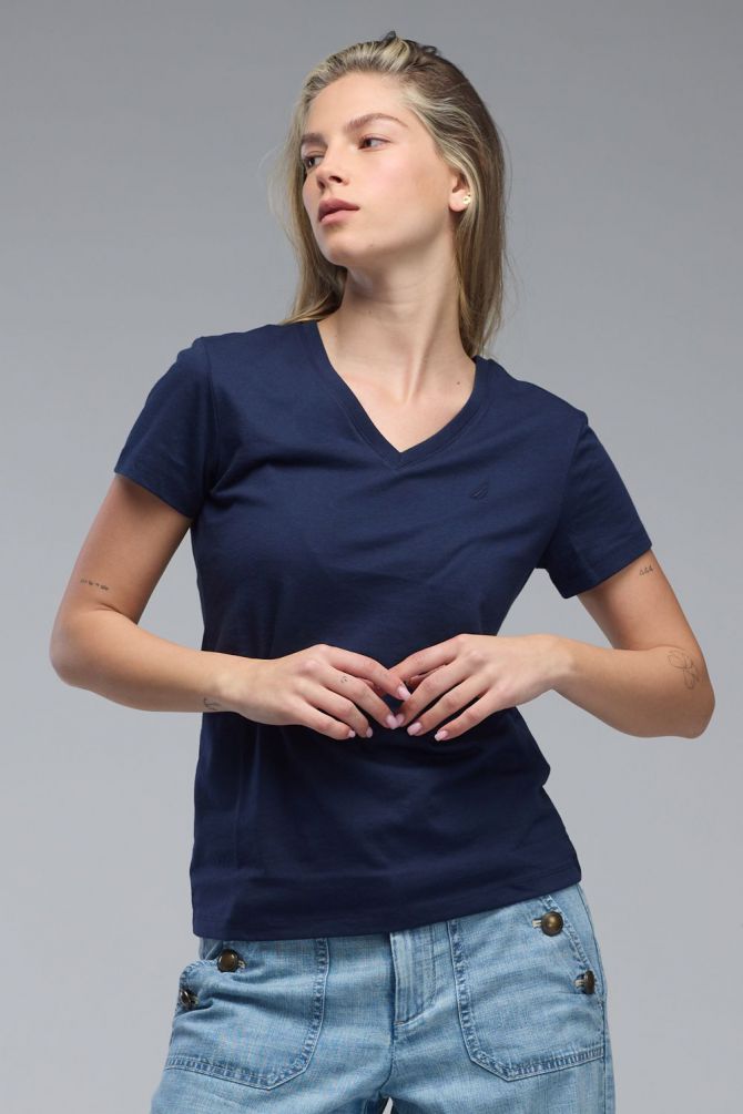 טי שירט עם צווארון V ולוגו Nautica לנשים