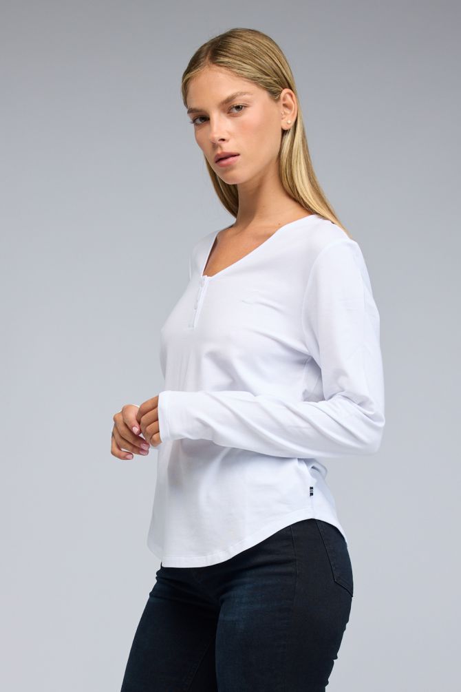 טי שירט Nautica ארוכה לנשים עם לוגו וצווארון וי