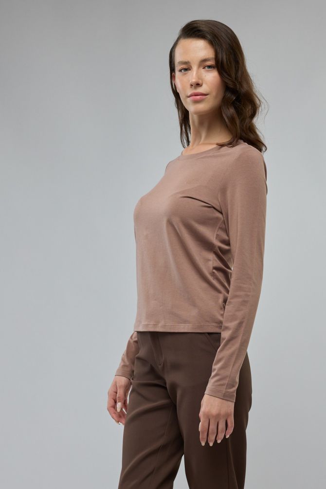 טי שירט בייסיק עם צווארון עגול לנשים