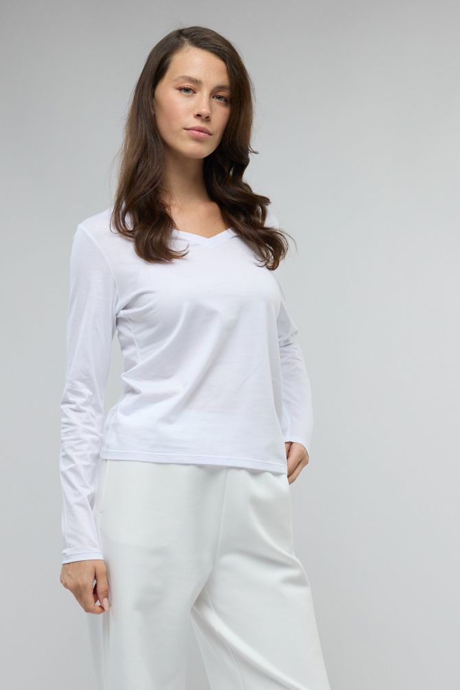 טי שירט בייסיק עם צווארון V לנשים