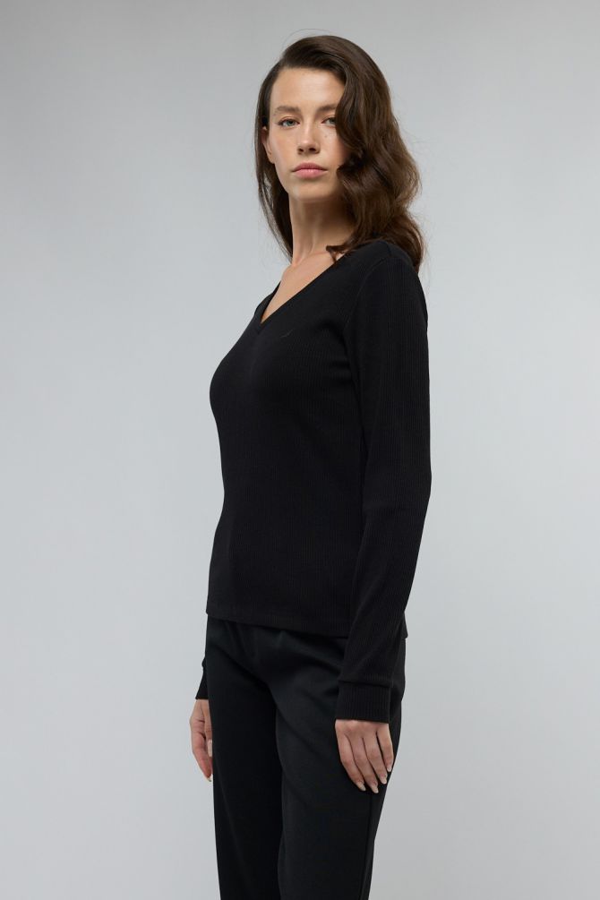 חולצת ”טופ” צווארון V לנשים