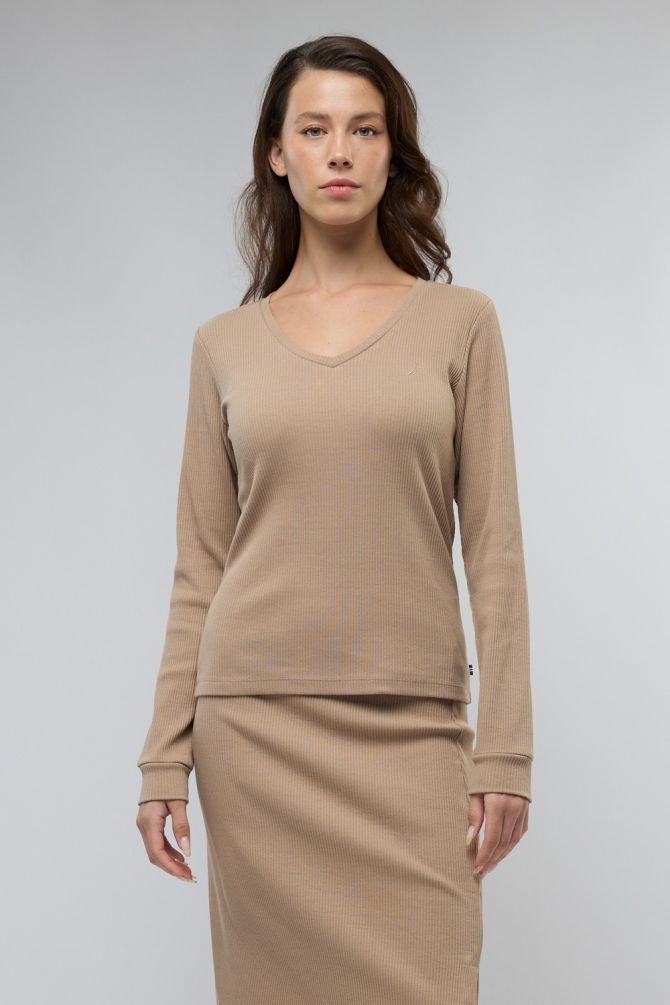 חולצת ”טופ” צווארון V לנשים