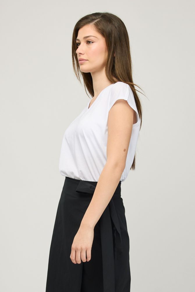 חולצת טי-שירט קצרה