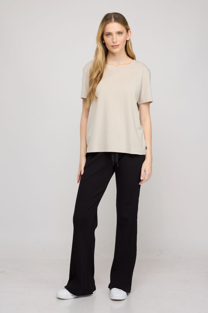 חולצת טי בייסיק לנשים OVERSIZED