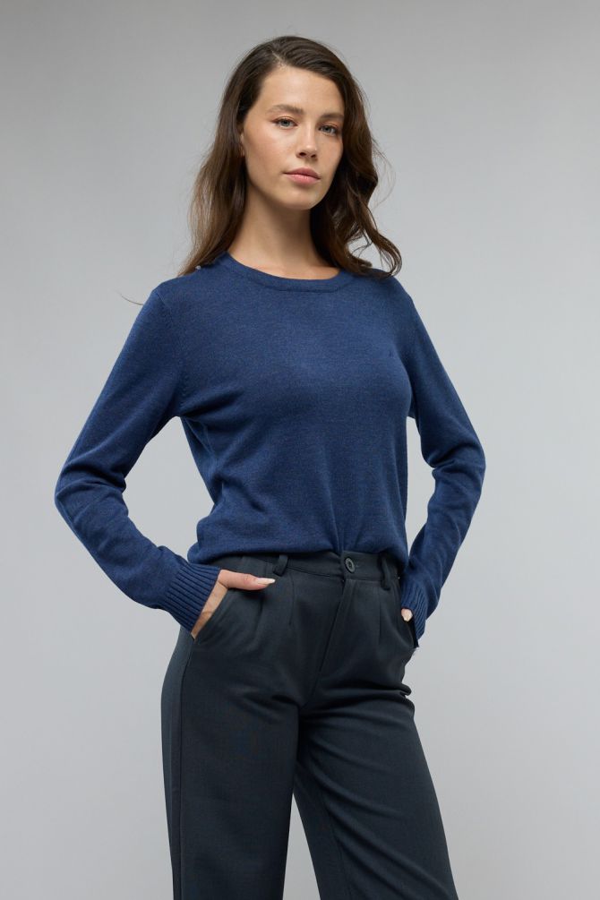 סריג צווארון עגול ולוגו רקום לנשים