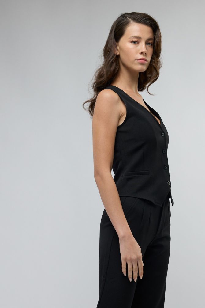 וסט Nautica עם כפתורים לנשים