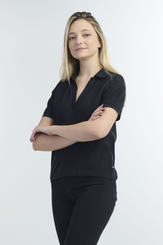 חולצה טי שירט עם צווארון פתוח לנשים