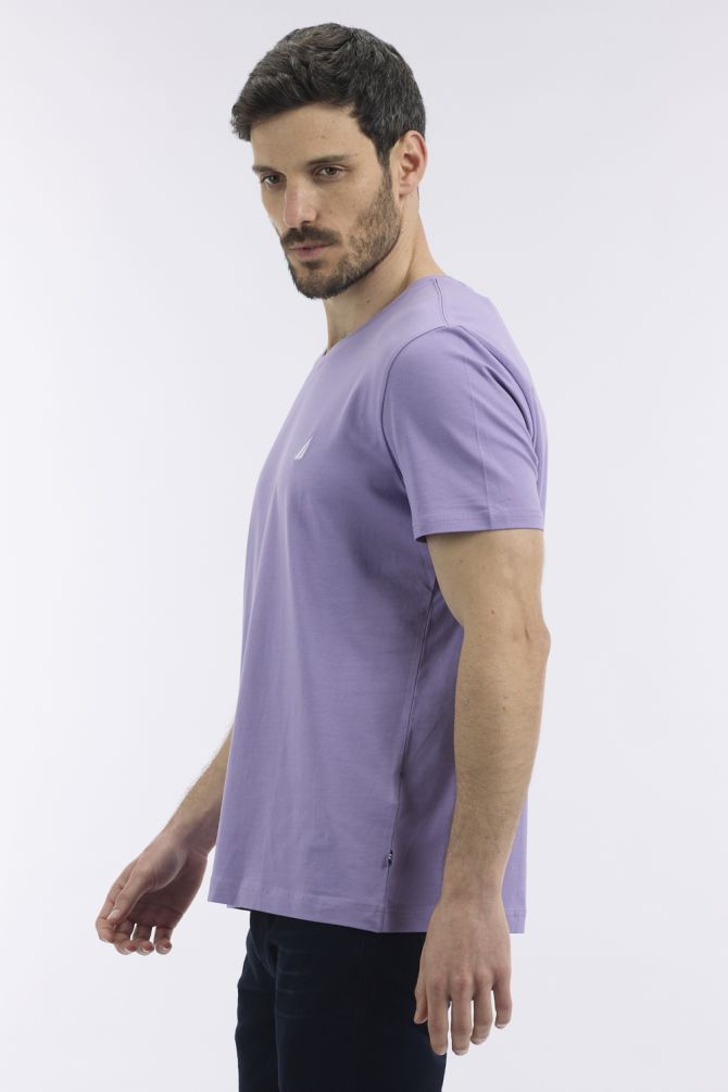 טי שירט בייסיק עם צווארון V ורקמת לוגו