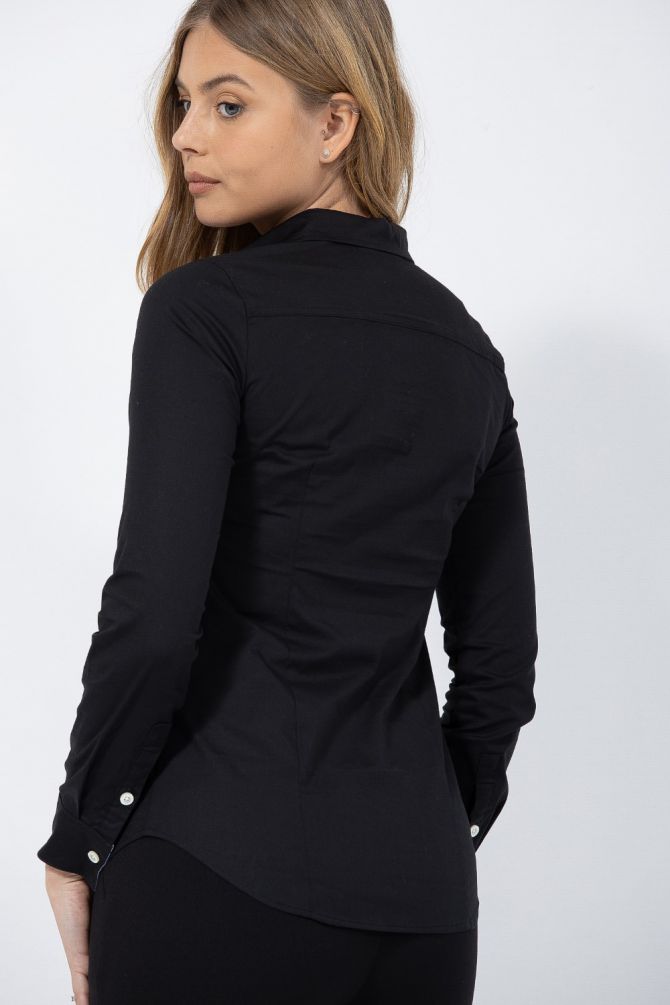 חולצה מכופתרת מבד סטרץ’