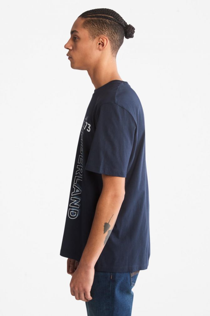 טי שירט לגבר עם הדפס לאורך של  TIMBERLAND