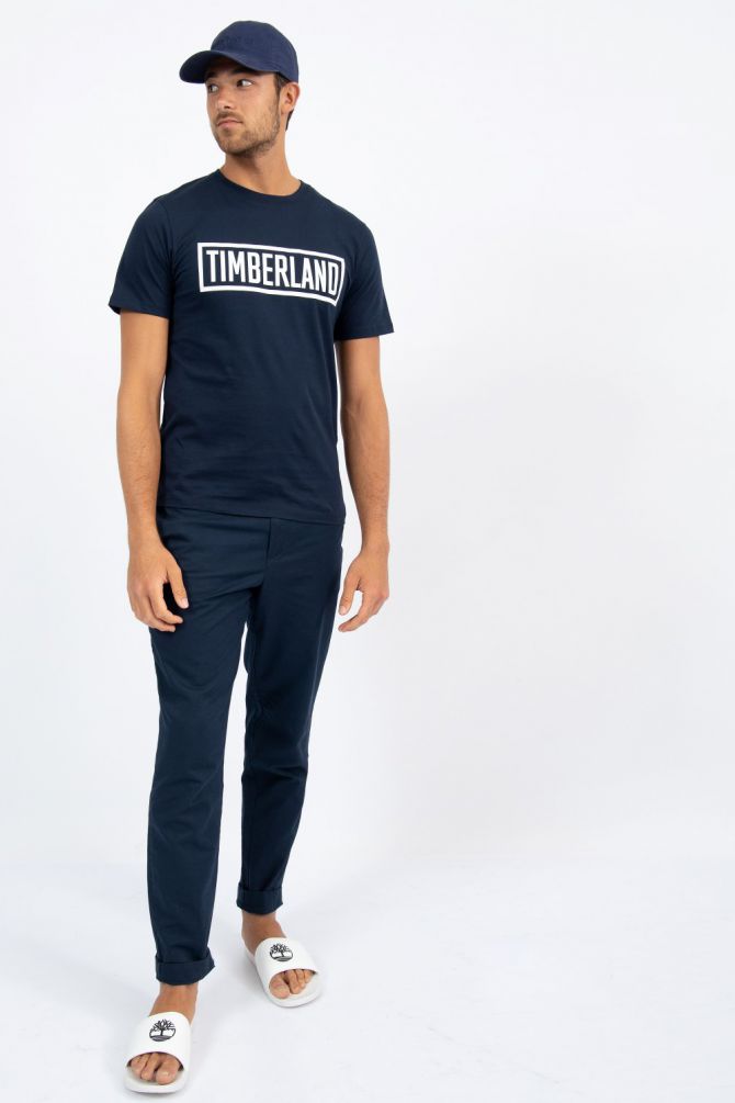 טי שירט לוגו בתוך מסגרת