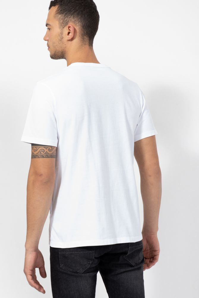 טי שירט עם כיתוב טימברלנד