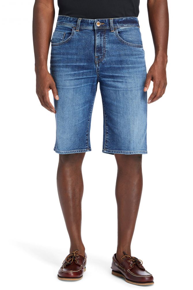 מכנסי ג’ינס קצרים