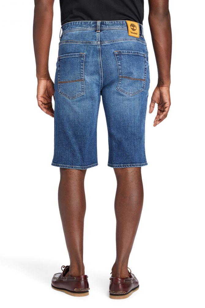 מכנסי ג’ינס קצרים