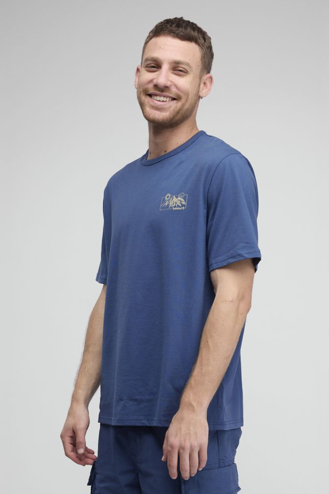 טי שירט Timberland עם הדפס ALL WEATHER MOUNTAIN דו צדדי לגברים