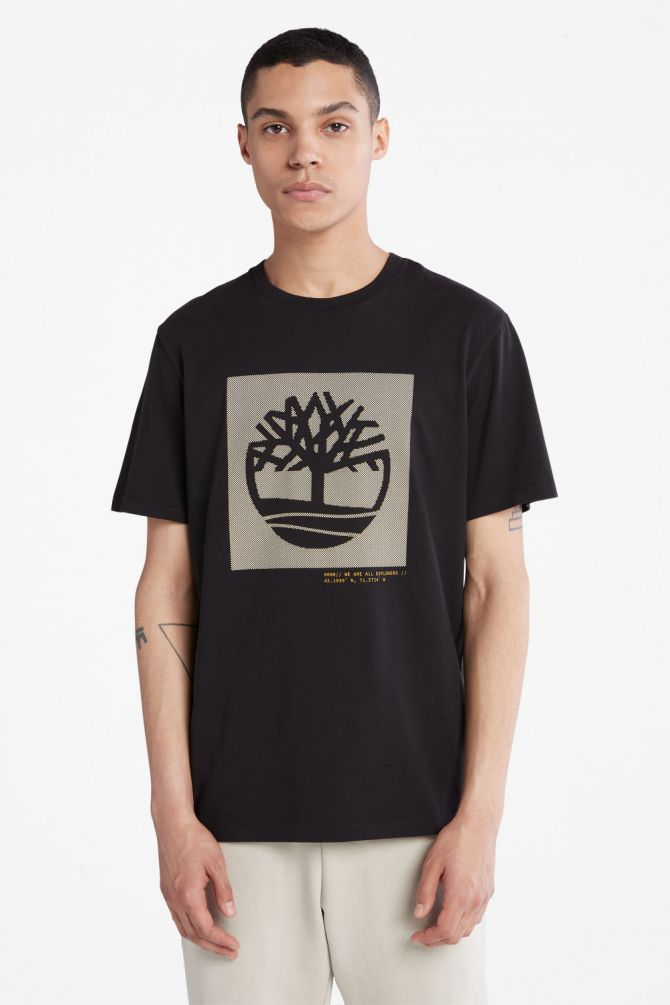 טי שירט עם הדפס עץ בריבוע