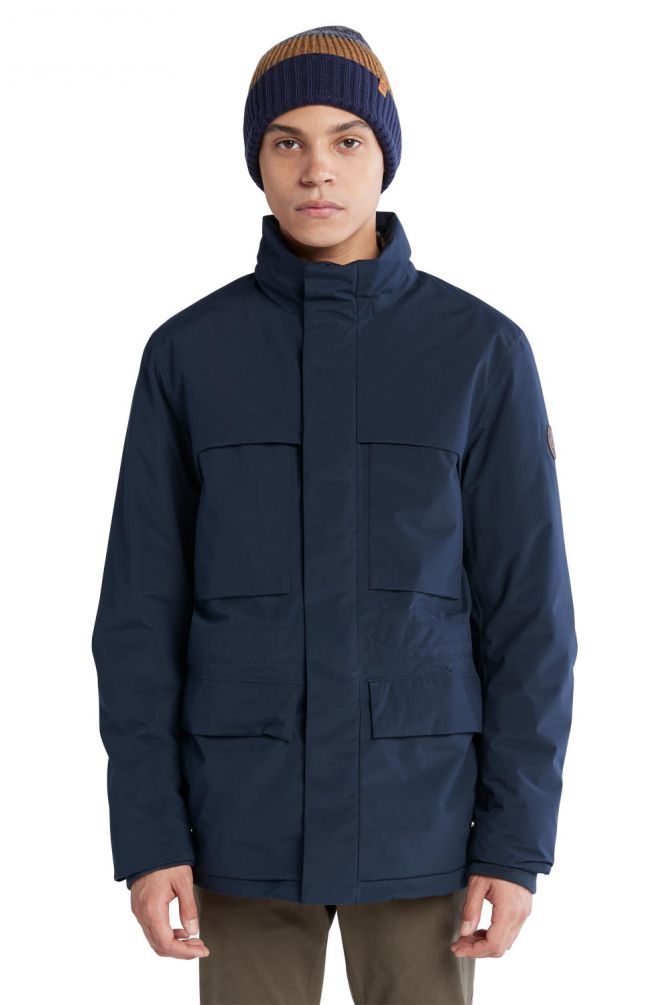 מעיל מבודד עם קפוצ’ון ולוגו המותג בזרוע