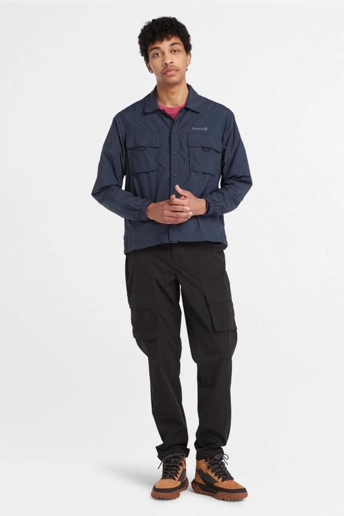 חולצה מכופתרת קלת משקל עם עמידות למים