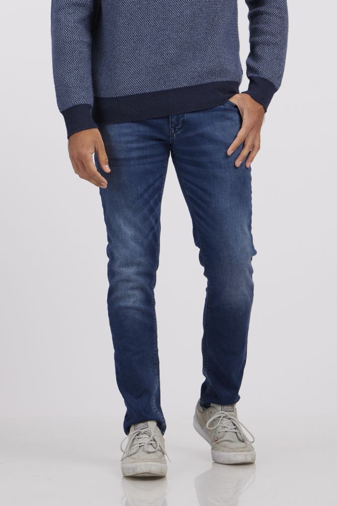 ג’ינס בגזרת SLIM