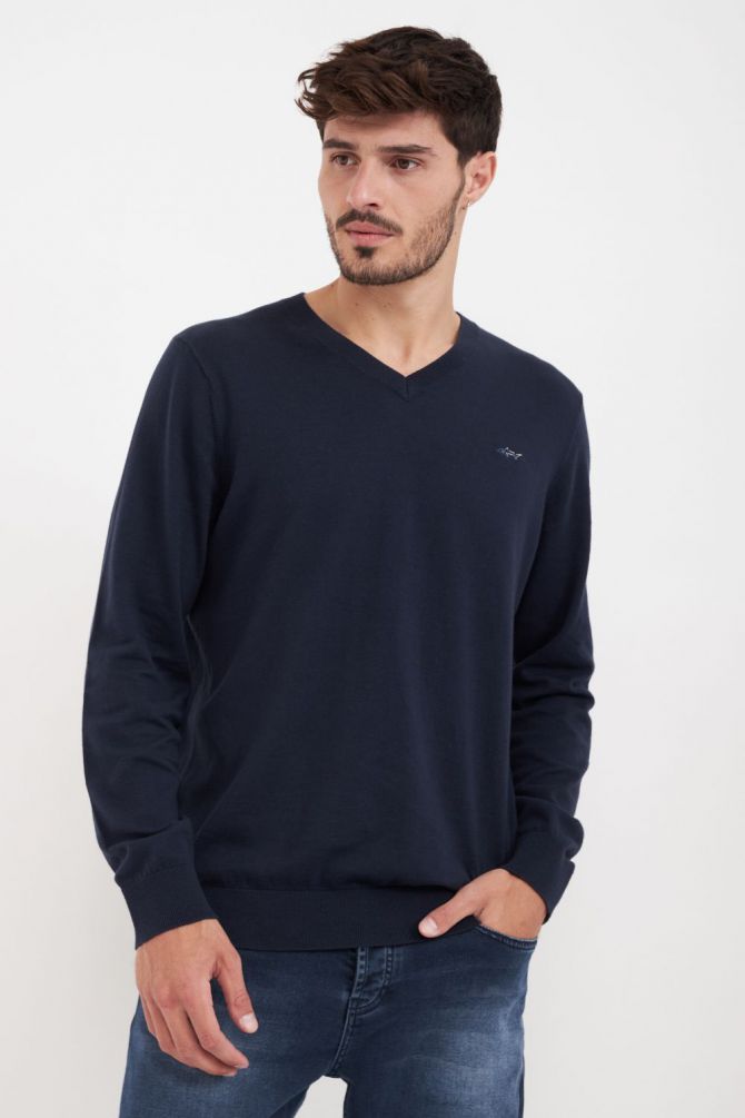 סריג לגברים עם צווארון V ולוגו Greg Norman רקום