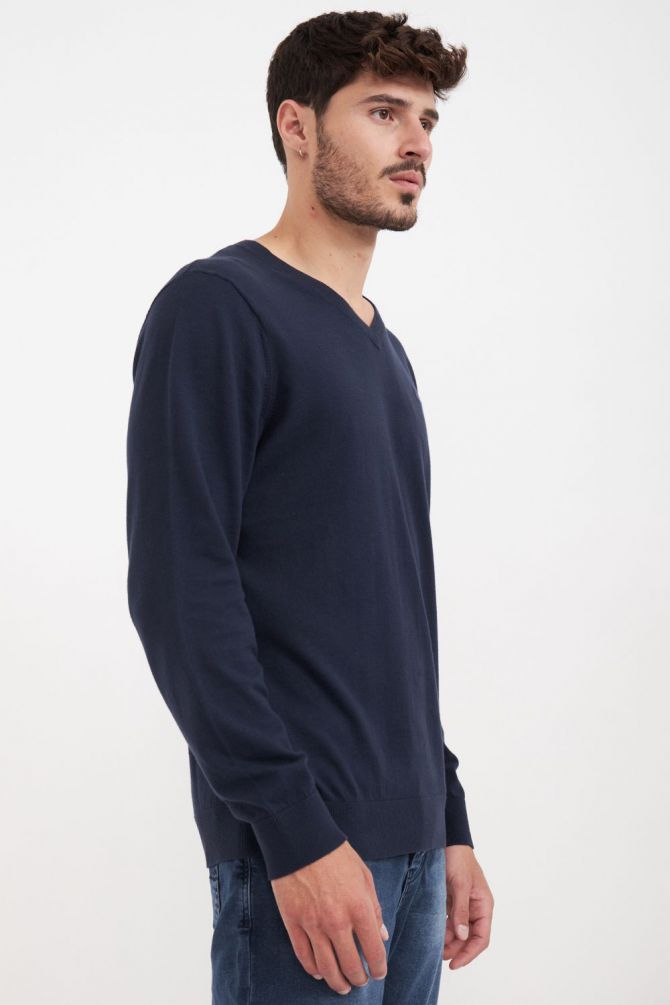 סריג לגברים עם צווארון V ולוגו Greg Norman רקום