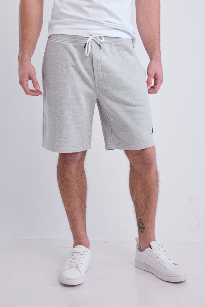 מכנסי טרנינג קצרים עם כיסים ורקמת לוגו