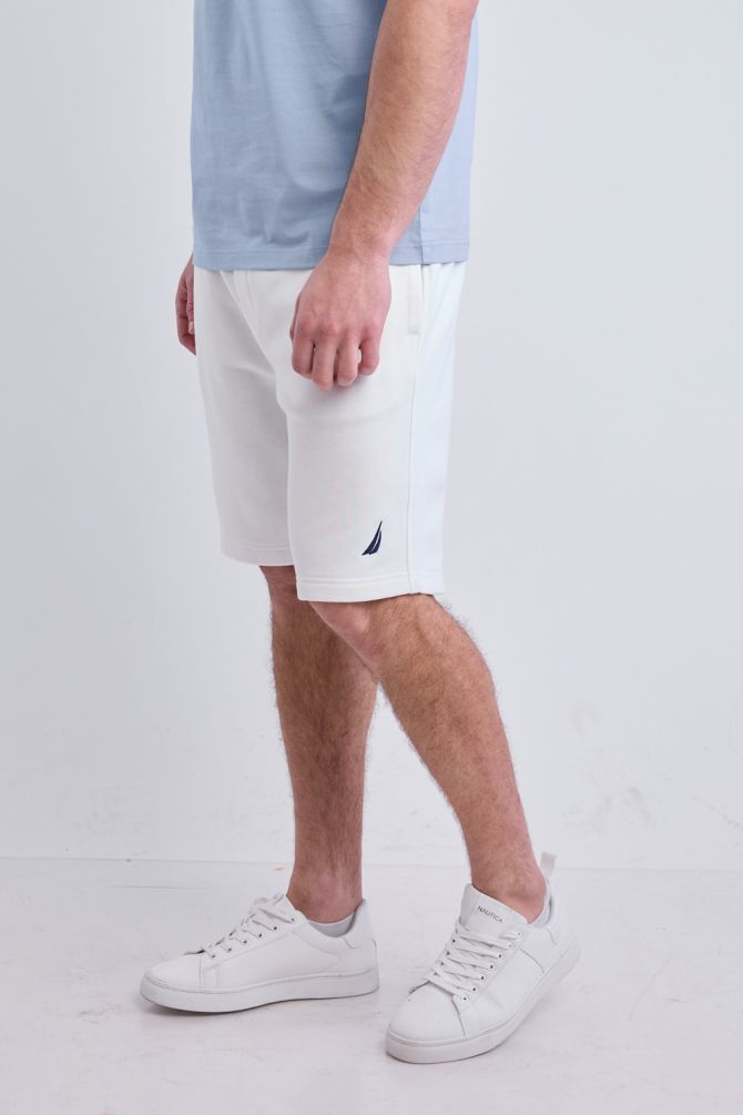 מכנסי טרנינג קצרים עם כיסים ורקמת לוגו