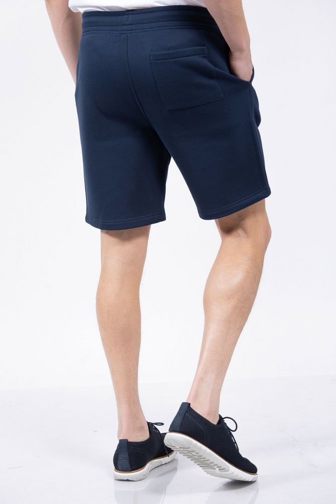 מכנסי טרנינג קצרים עם כיסים ורקמת לוגו