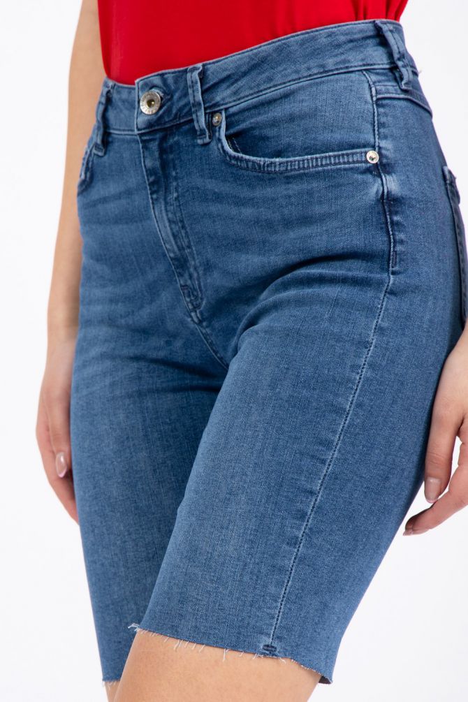 מכנסי ג’ינס סקיני ברמודה