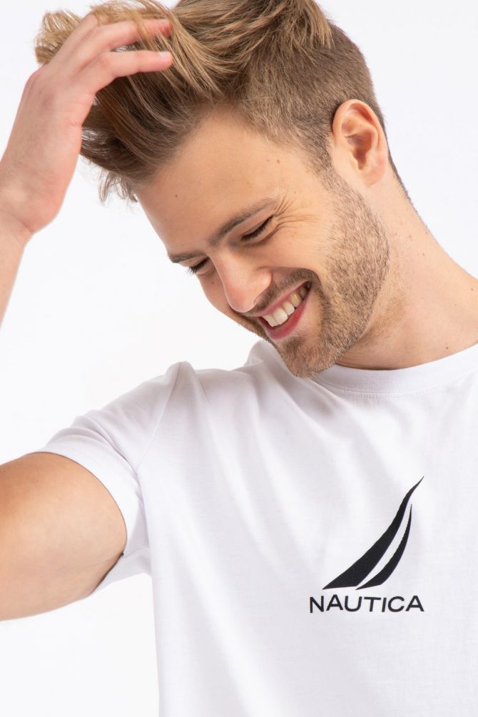 טי שירט עם לוגו נאוטיקה בהדפס גומי