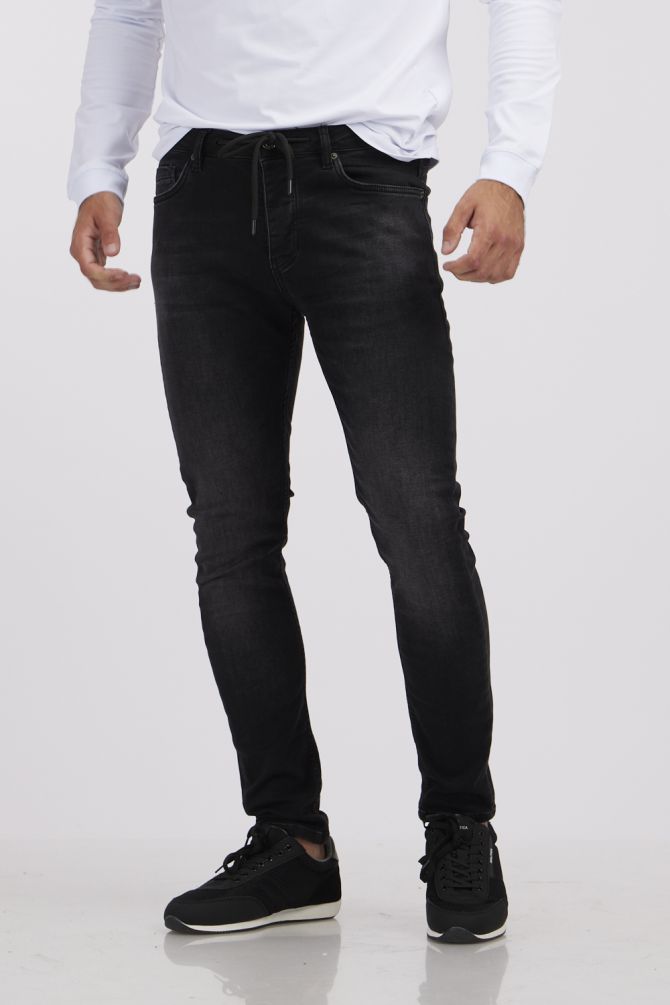 ג’ינס לגבר בגזרת סקיני