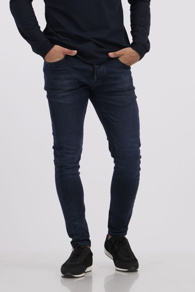 ג’ינס לגבר בגזרת סקיני