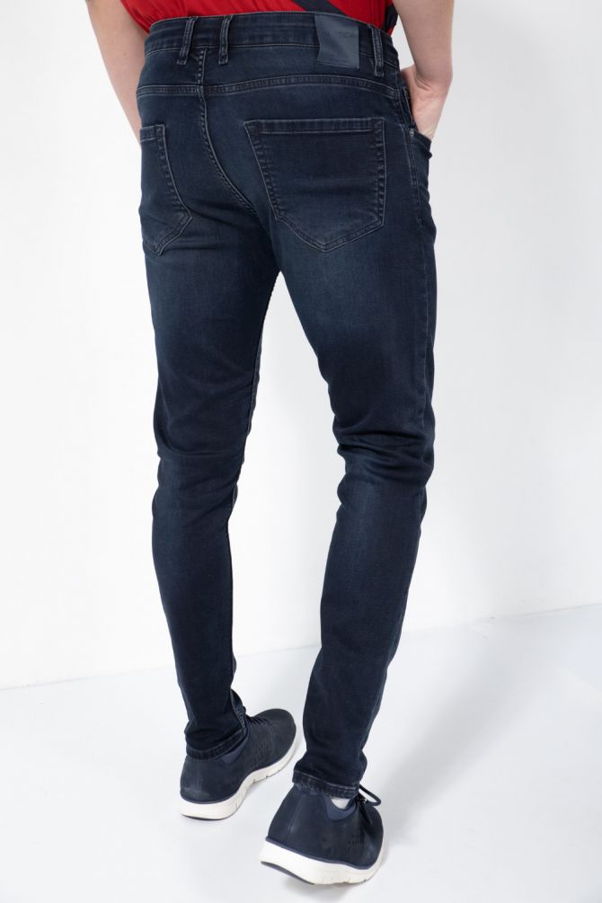 ג’ינס לגבר בגזרת סקיני